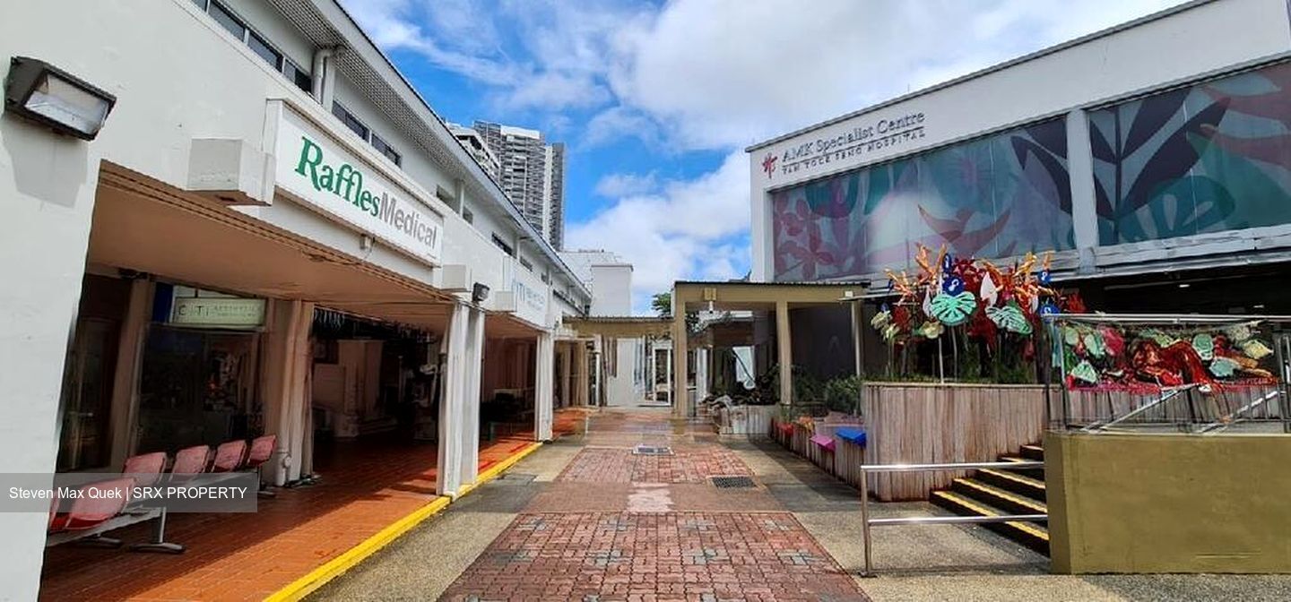 Ang Mo Kio Avenue 8 (D20), Shop House #628593641